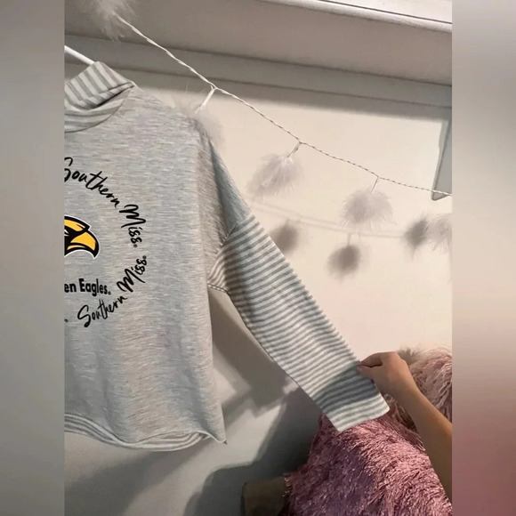 Sideline Apparel Womens Southern Miss Gray Striped Pullover Hoodie - Picture 4 of 6